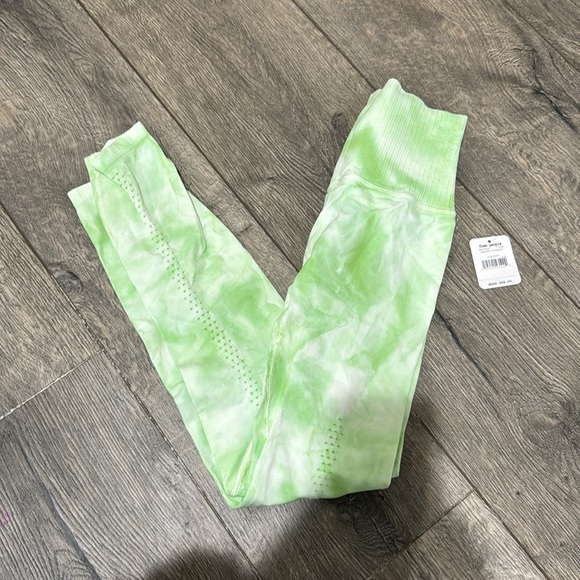 NEW • Free People • Women’s Good Karma Electric Athletic Leggings Pistachio Smal - Picture 3 of 4